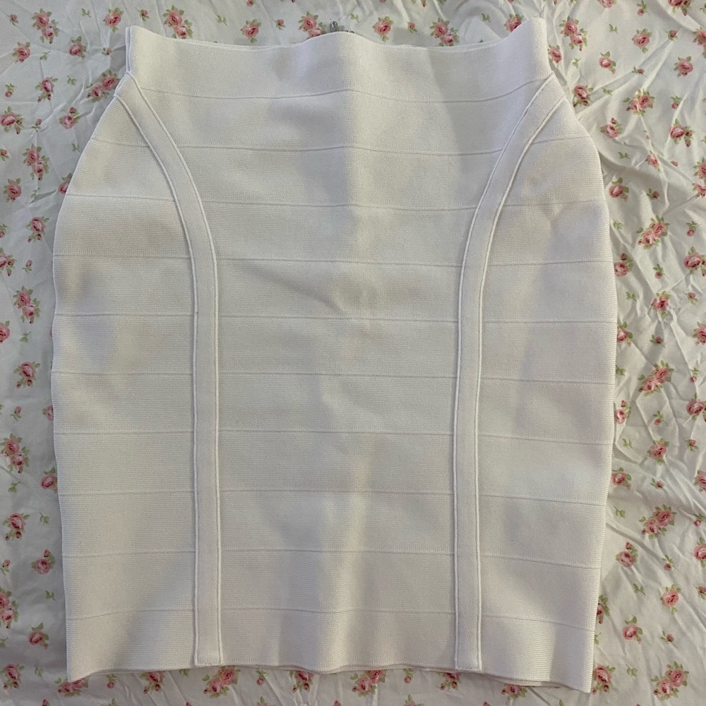 GUESS white mini pencil skirt- Size M